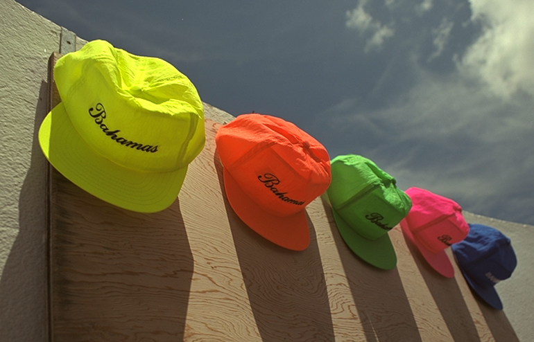 кепки разноцветные