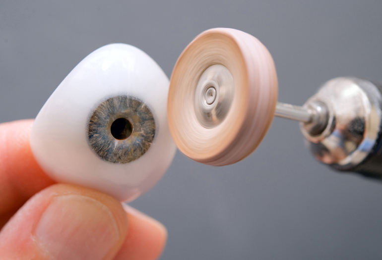 протез глаза