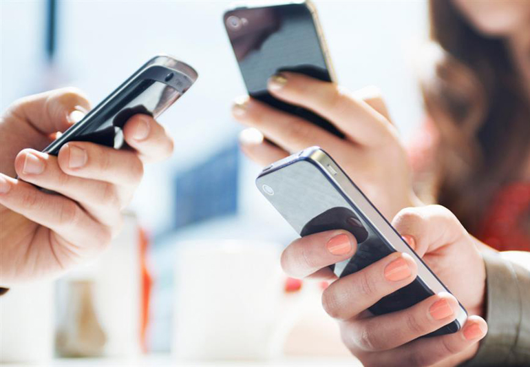 гаджеты в руках