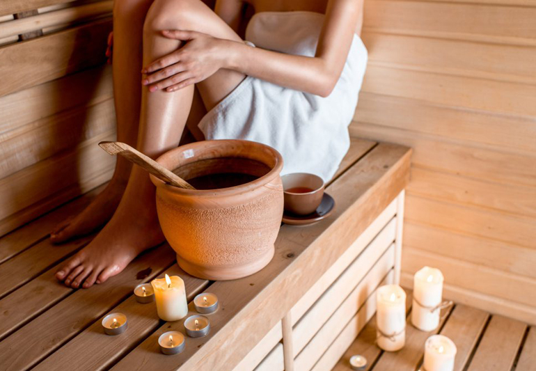 на полке в бане