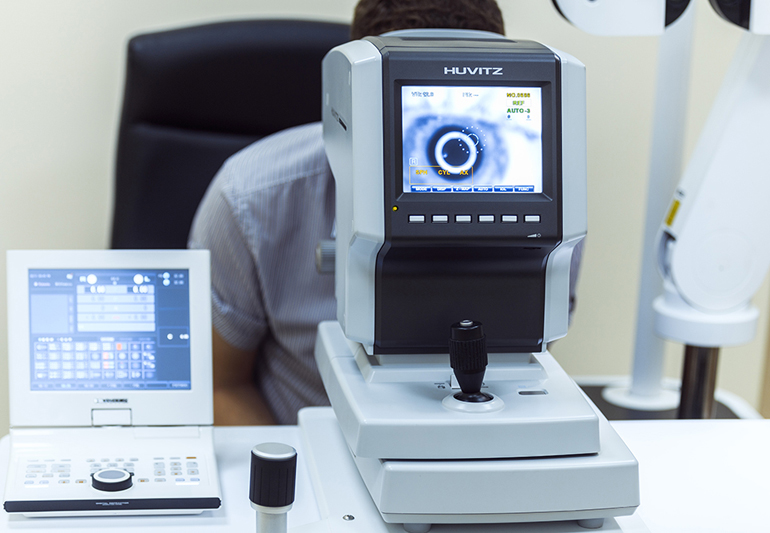 проверка зрения у врача