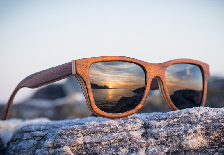 очки в дереввянной оправе