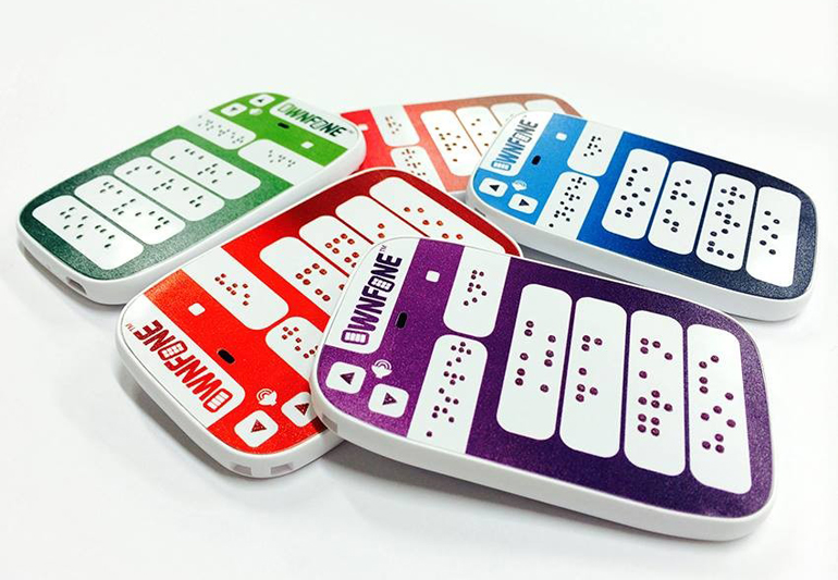 помощники для слепых людей