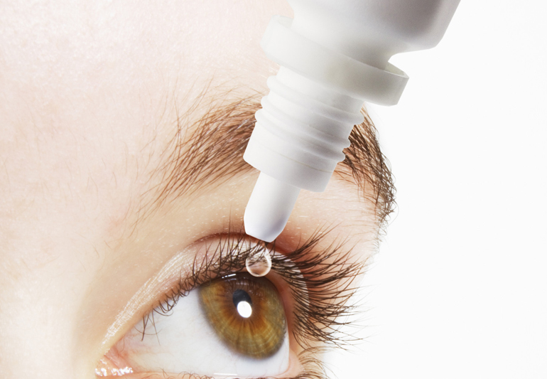 закапать капли в глаза
