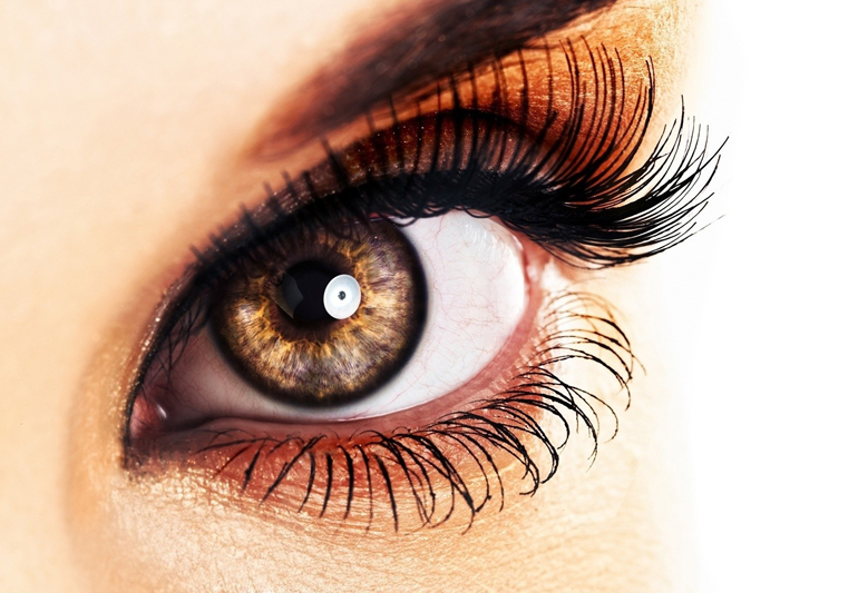 глаз близко