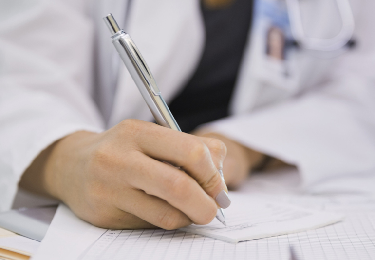 врач пишет