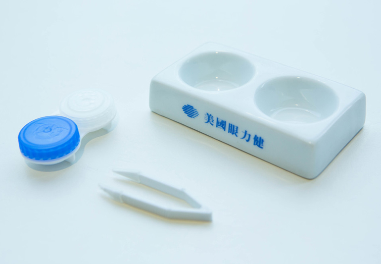 аксесуары для пользователей контактных линз