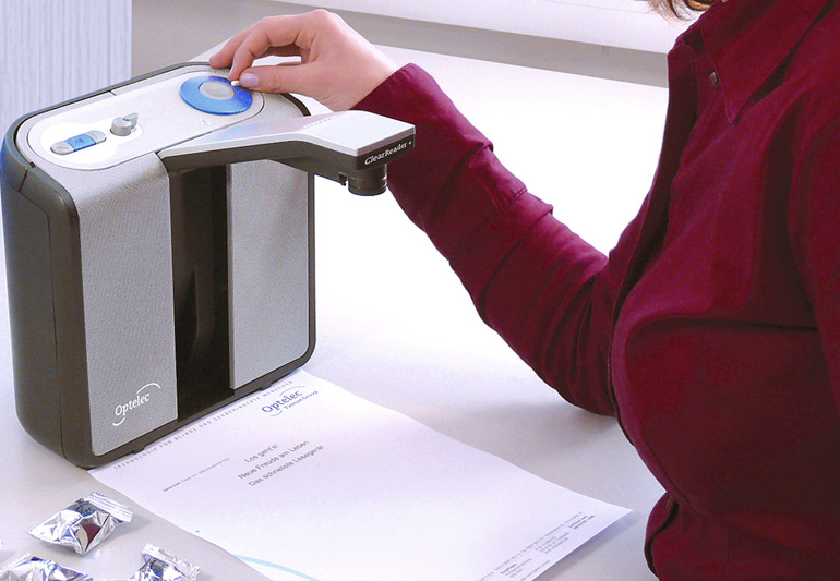 слабовидящий включает читающую машину