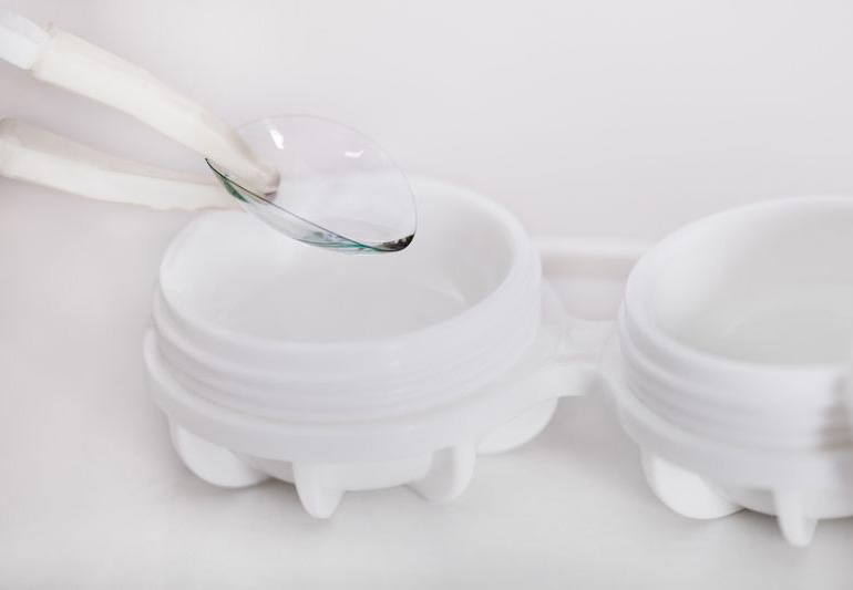 контейнер для лиз и пинцет