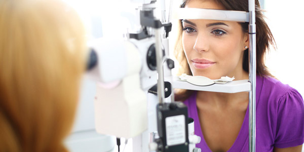 проверка зрения у врача