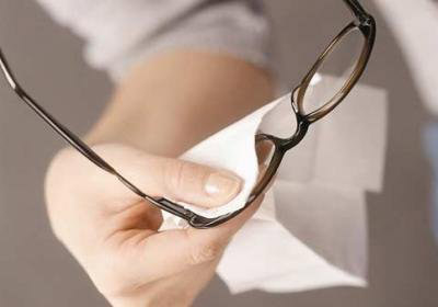 протирать очки