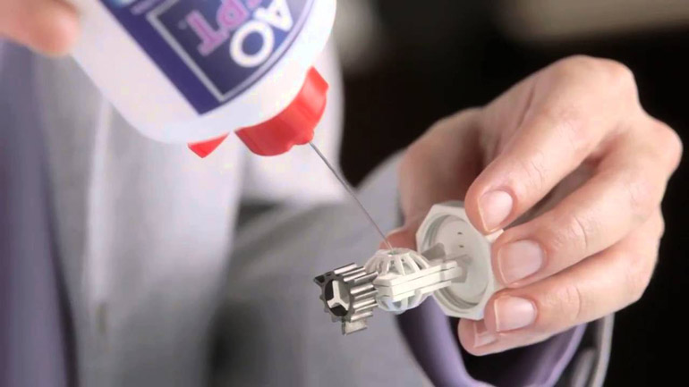 заливаем раствор в контейнер