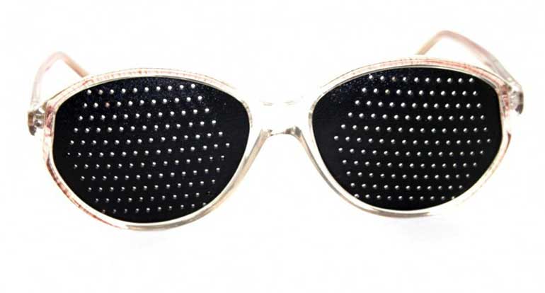 очки с дырочками