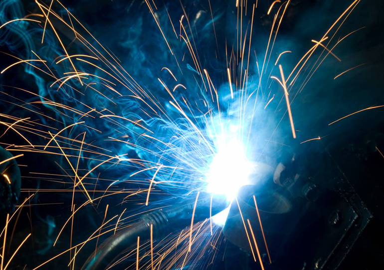 искры от сварки