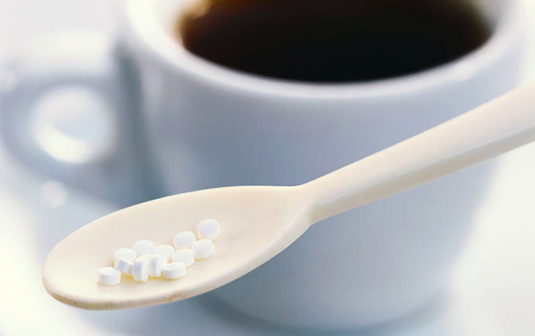 сахарозаменитель в ложке