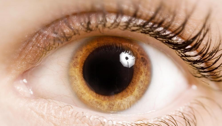 глаз близко