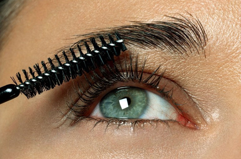 оформить брови