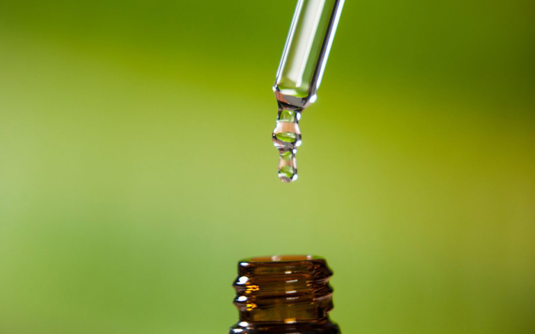 пипетка и капля